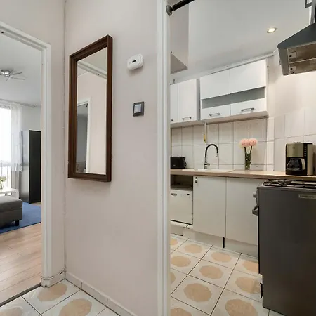 Functional With A View Of The In A Quiet Area Of By Renters Апартаменты